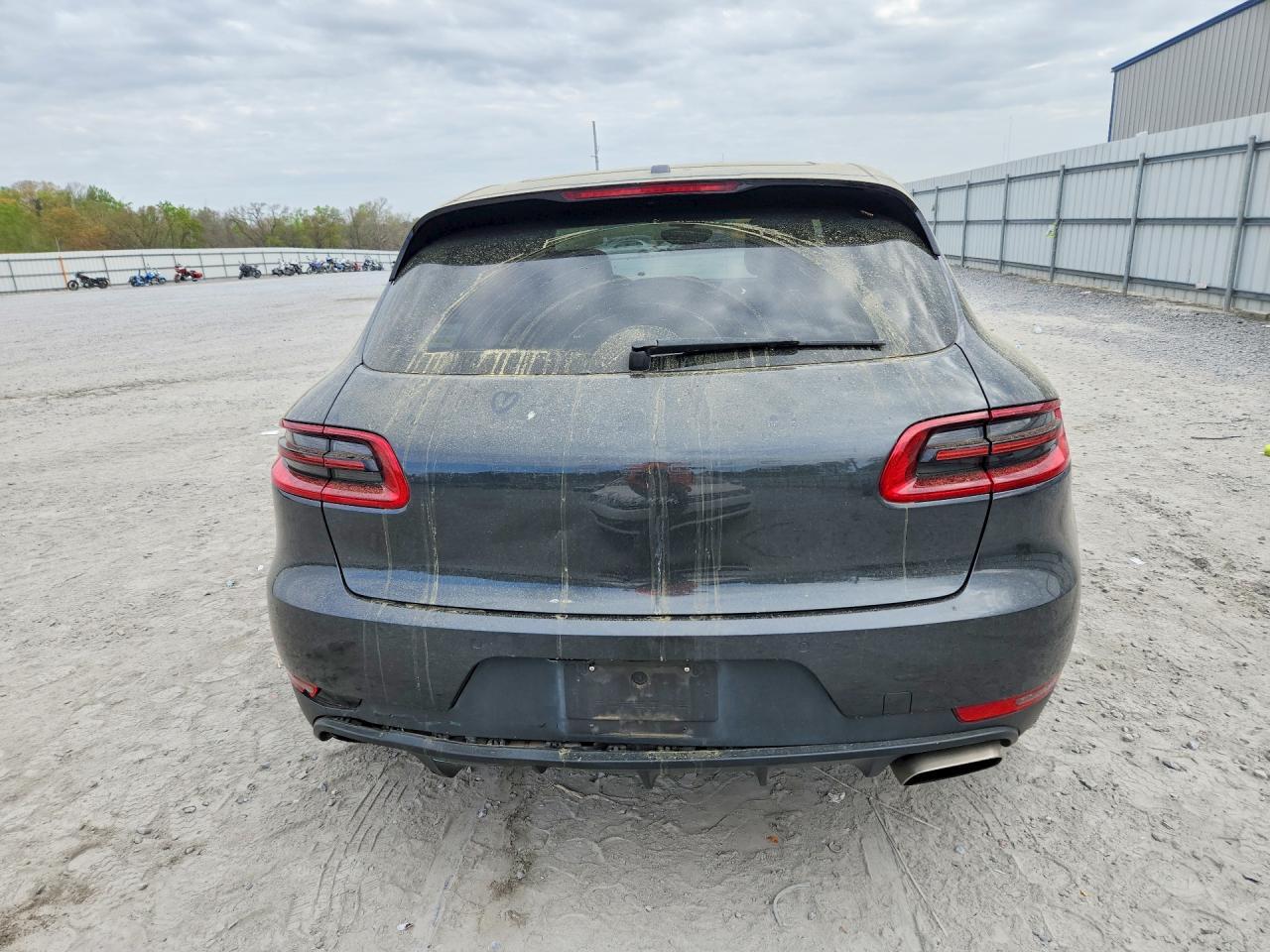 2018 PORSCHE Macan