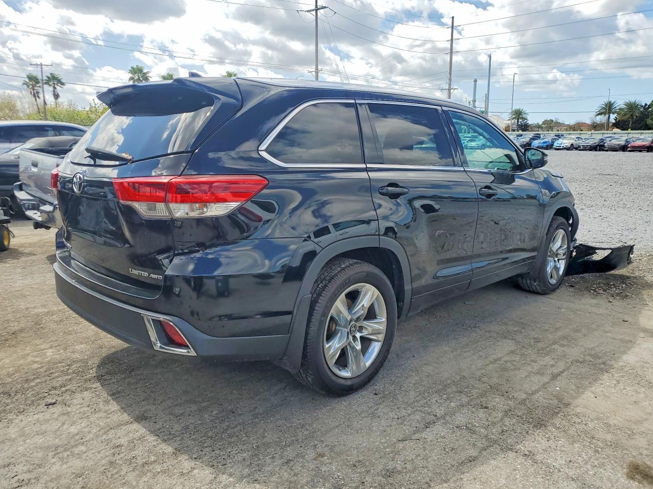 2018 TOYOTA HIGHLANDER