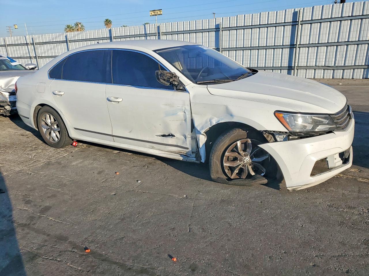 2016 VOLKSWAGEN Passat