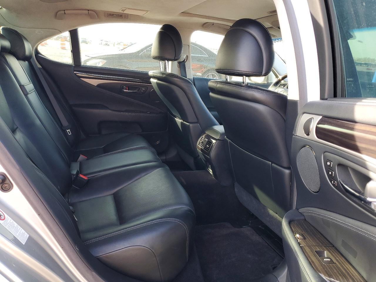 2013 LEXUS LS 460