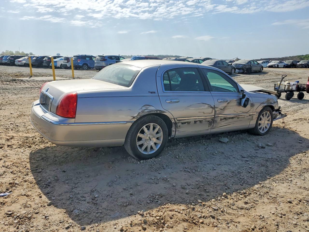 2011 LINCOLN Town Car