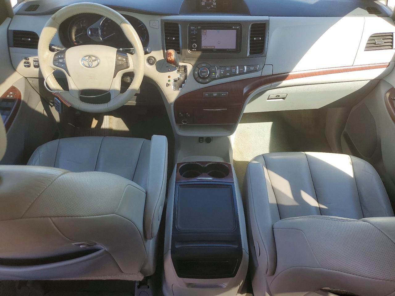 2014 TOYOTA SIENNA