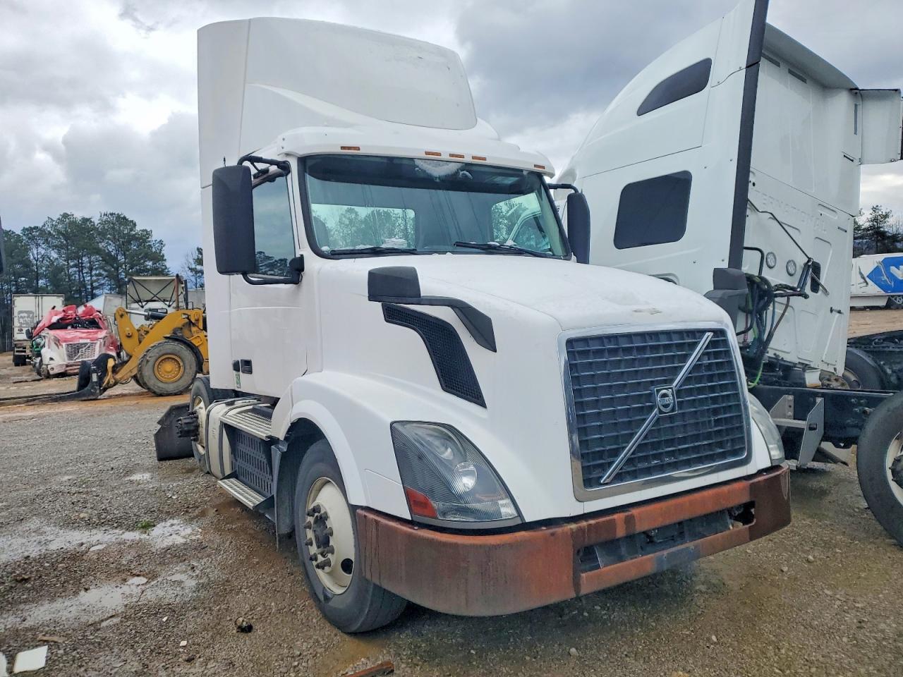 2015 VOLVO VNL