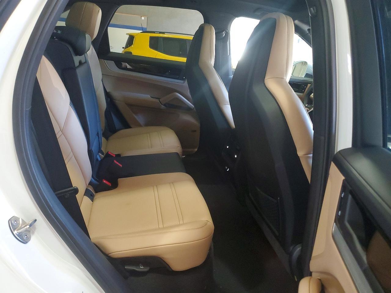 2025 PORSCHE CAYENNE