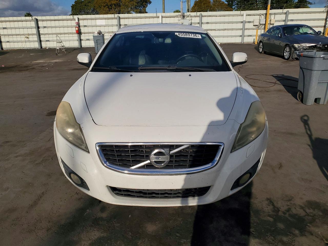 2011 VOLVO C70