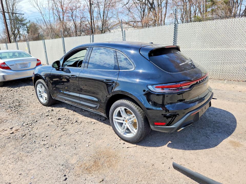 2026 PORSCHE Macan