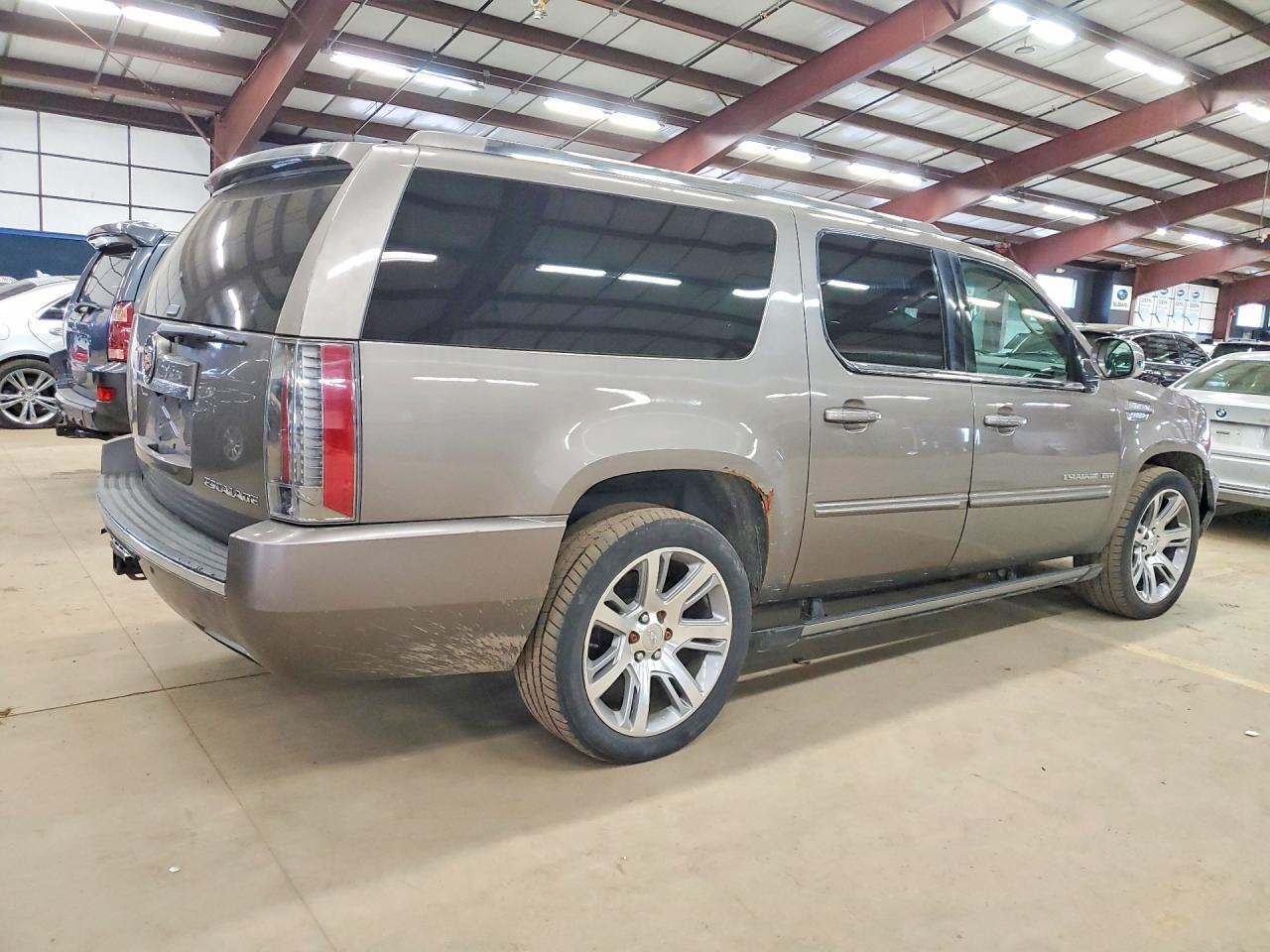 2013 CADILLAC Escalade ESV