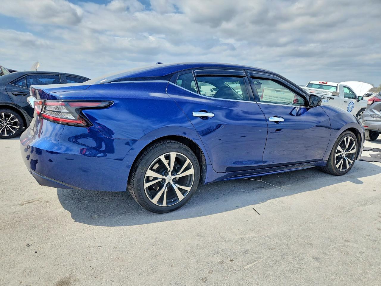2016 NISSAN Maxima