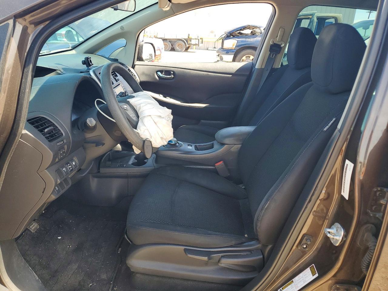 2017 NISSAN LEAF