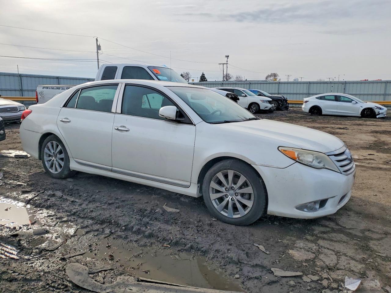 2011 TOYOTA Avalon