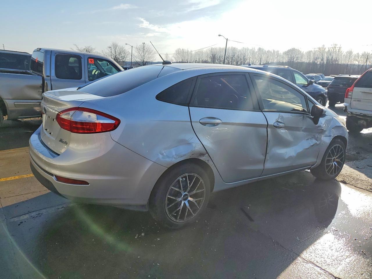 2015 FORD Fiesta