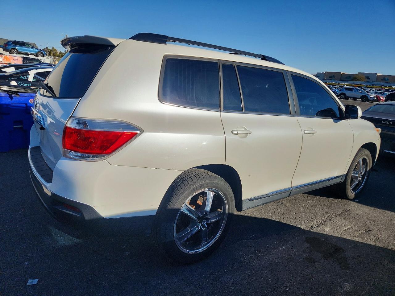2011 TOYOTA HIGHLANDER
