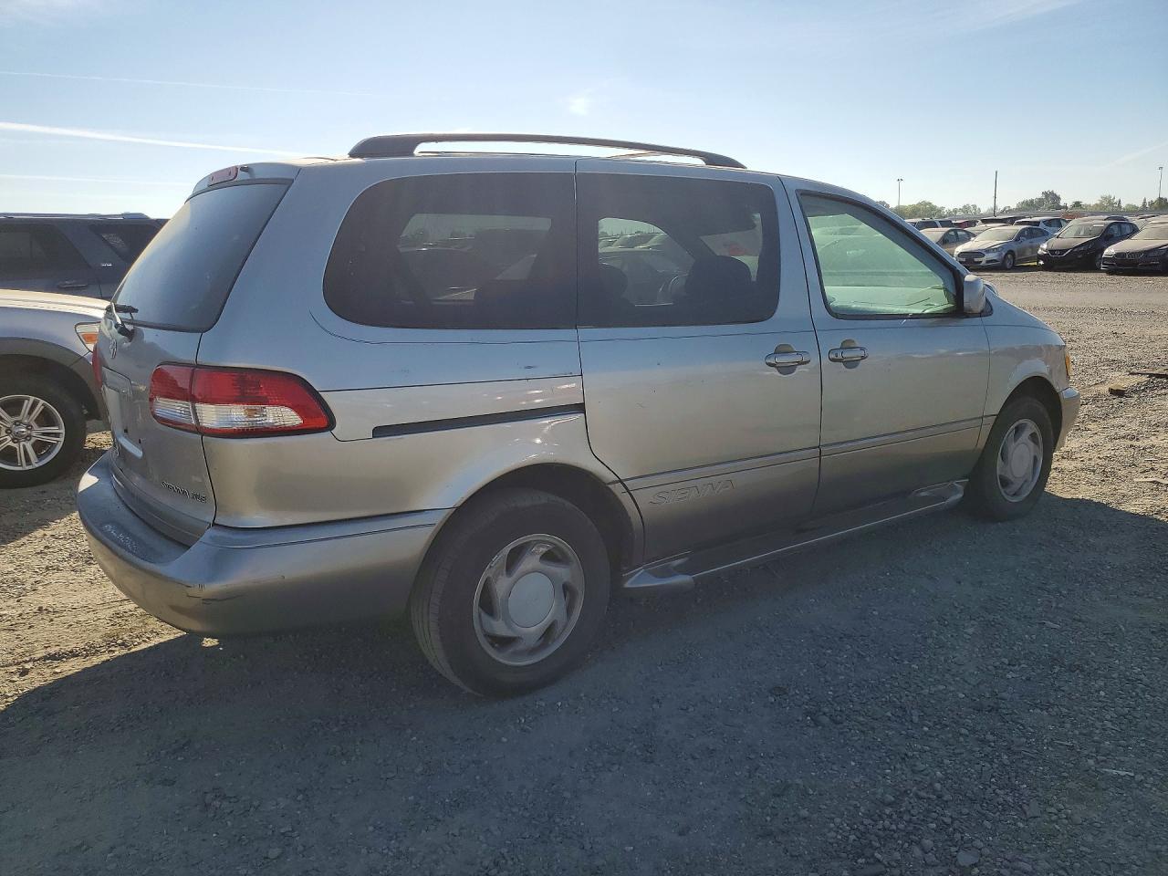 2001 TOYOTA SIENNA