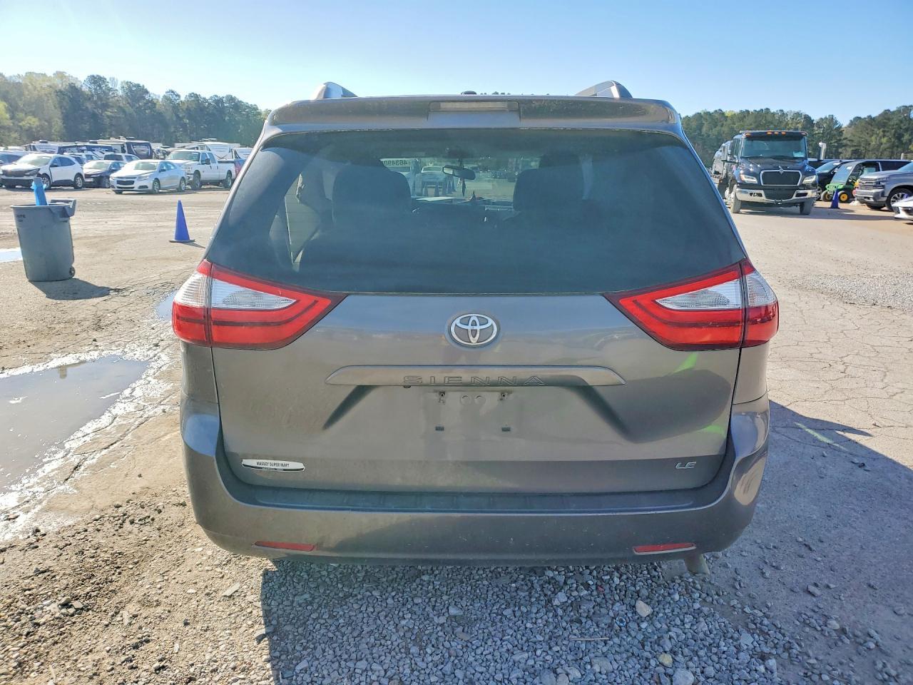 2015 TOYOTA SIENNA