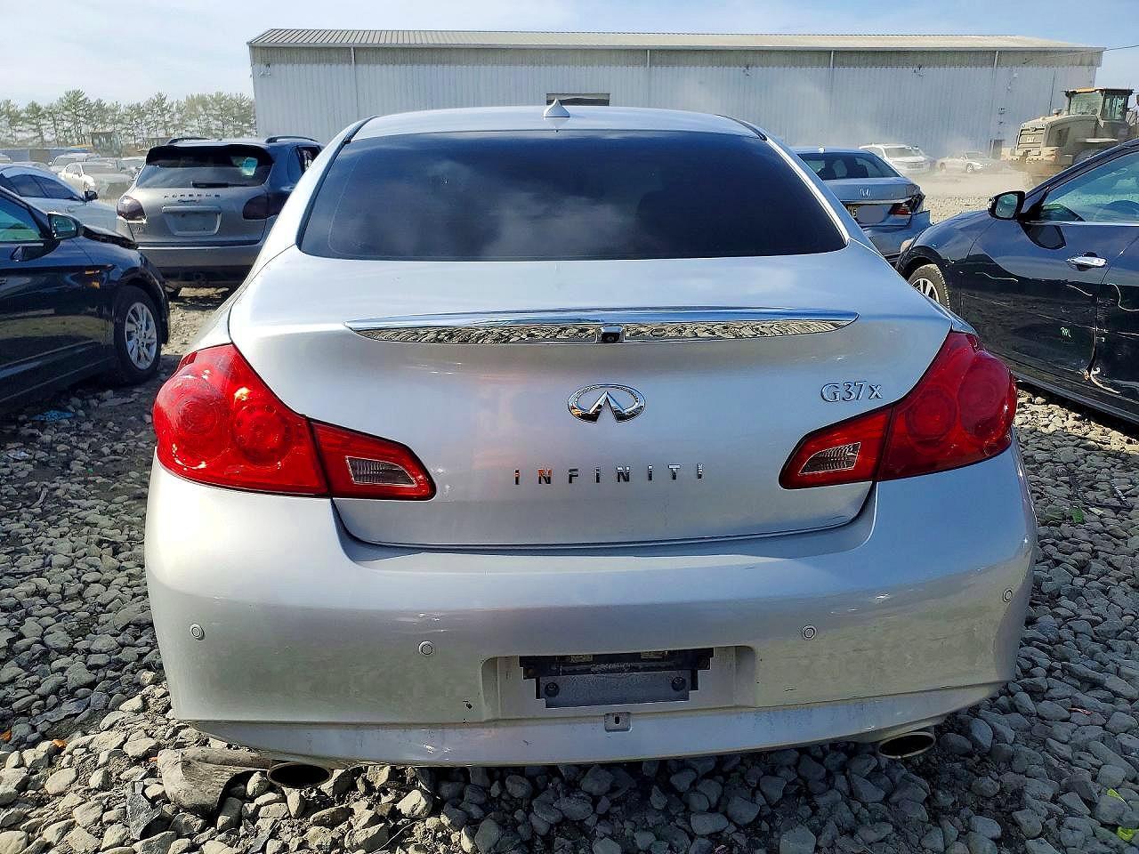 2011 INFINITI G37