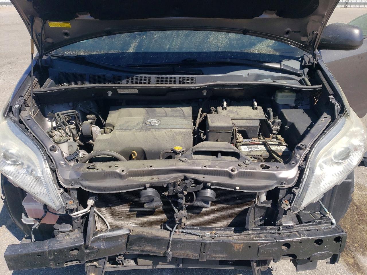 2015 TOYOTA SIENNA