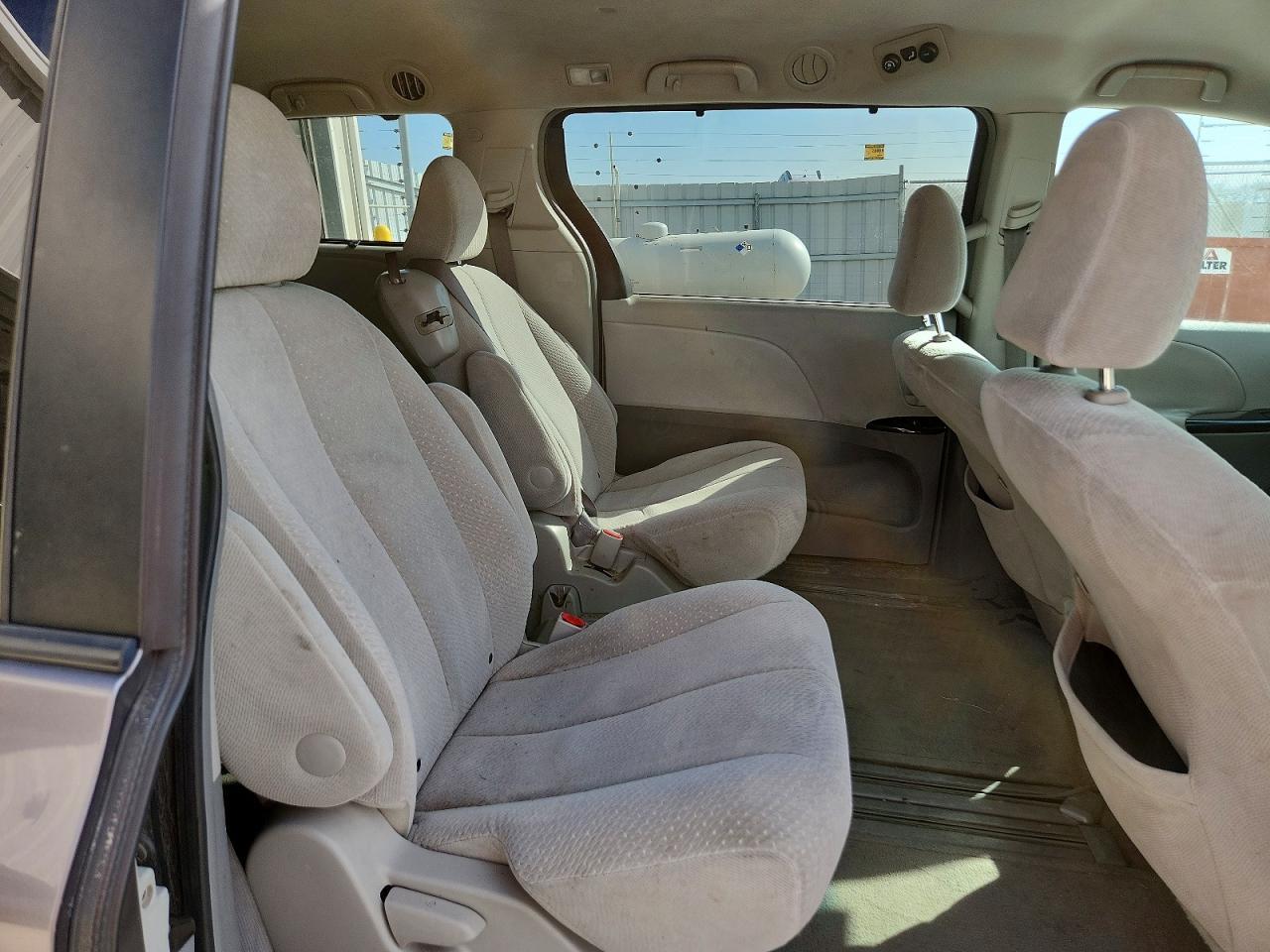 2011 TOYOTA SIENNA