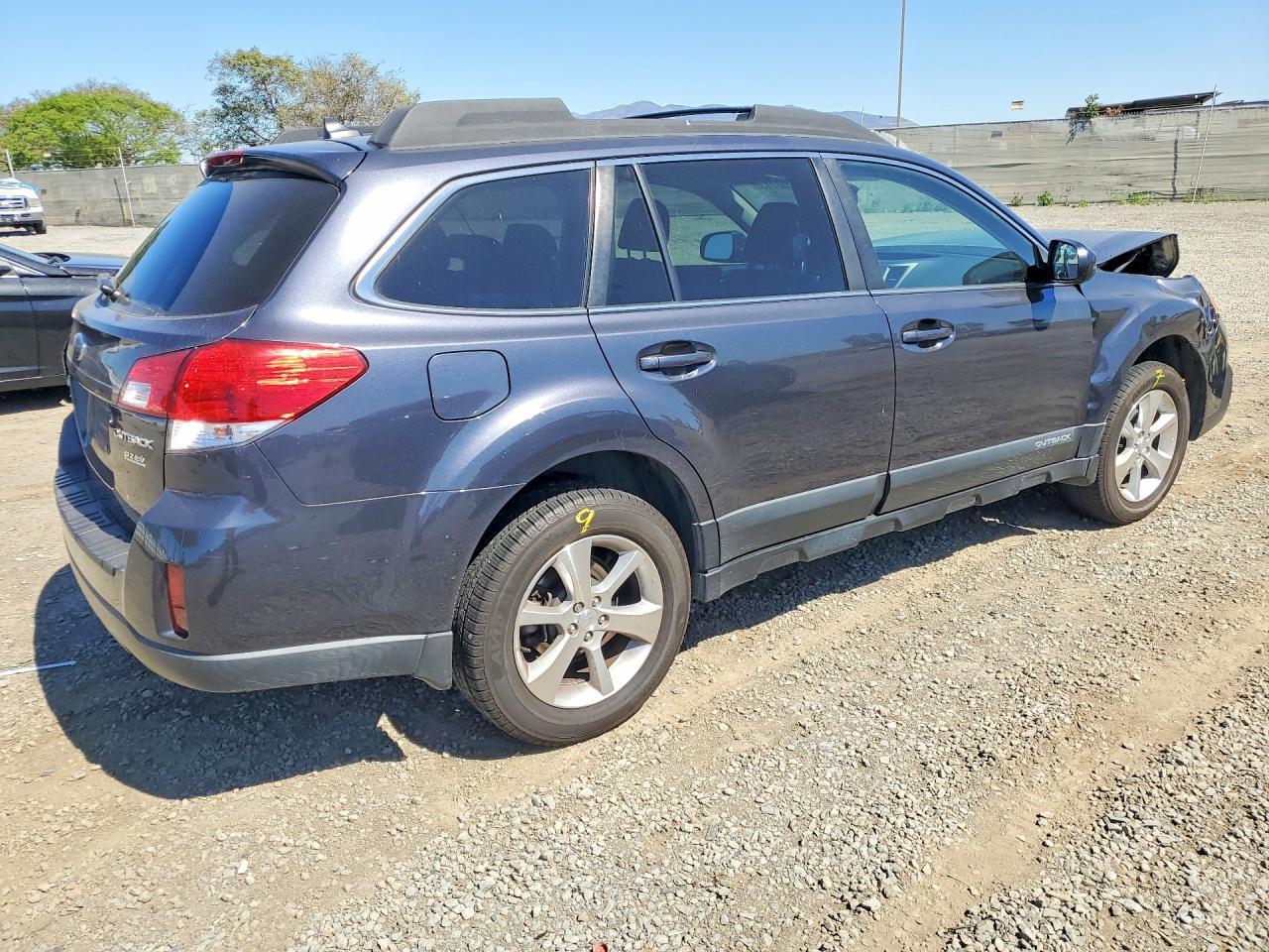 2013 SUBARU Outback