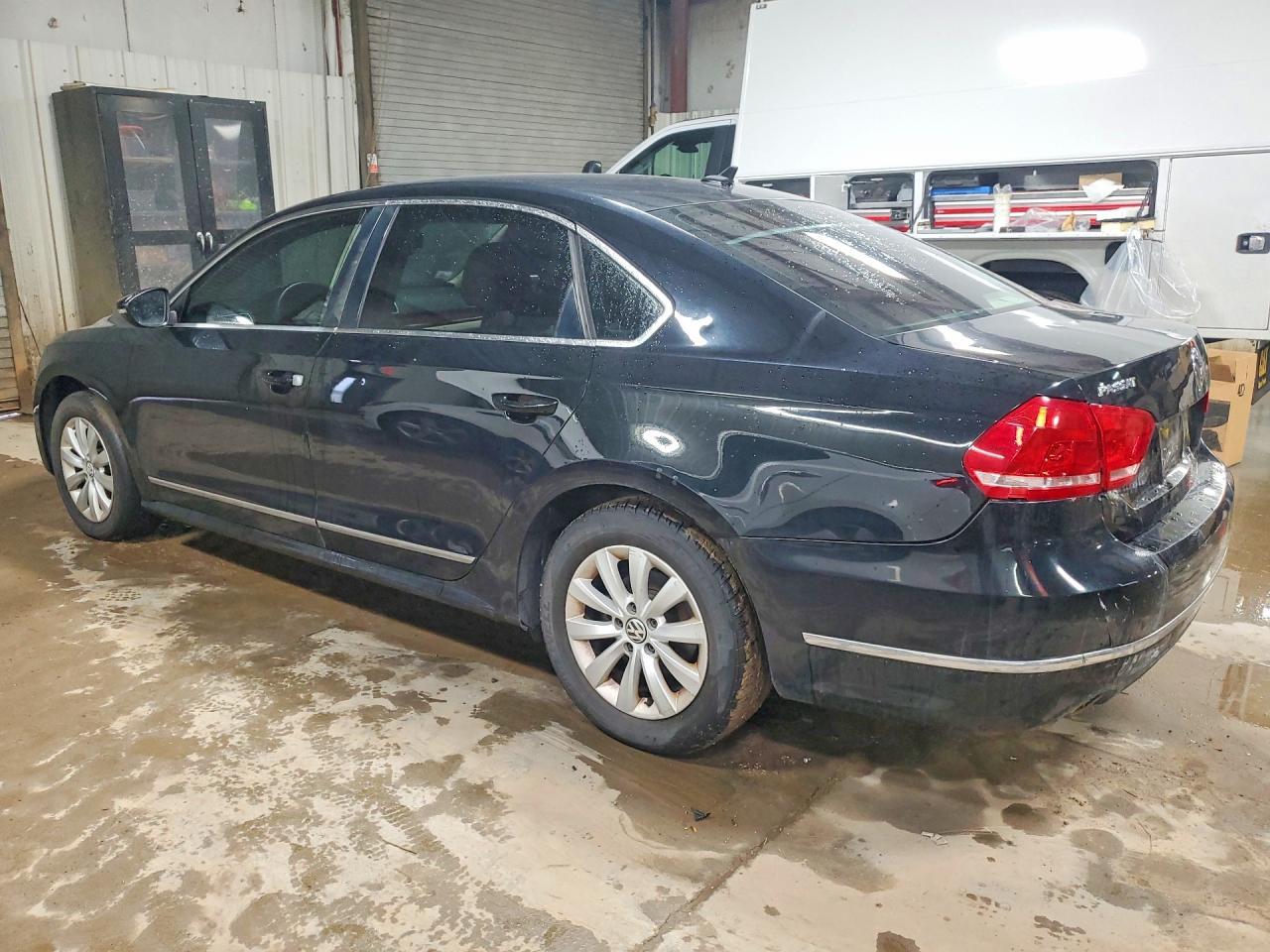 2012 VOLKSWAGEN Passat