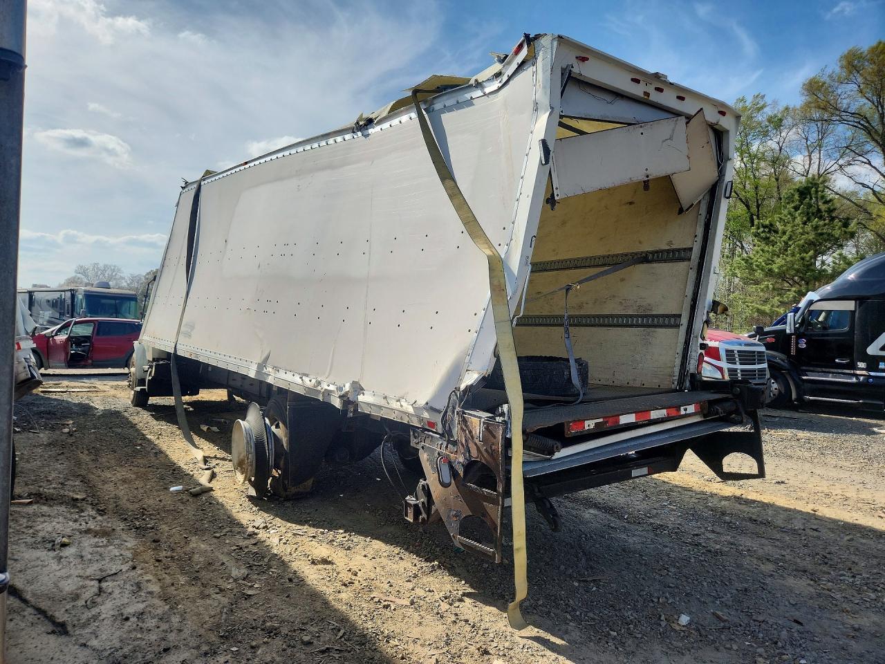2013 FREIGHTLINER M2 106