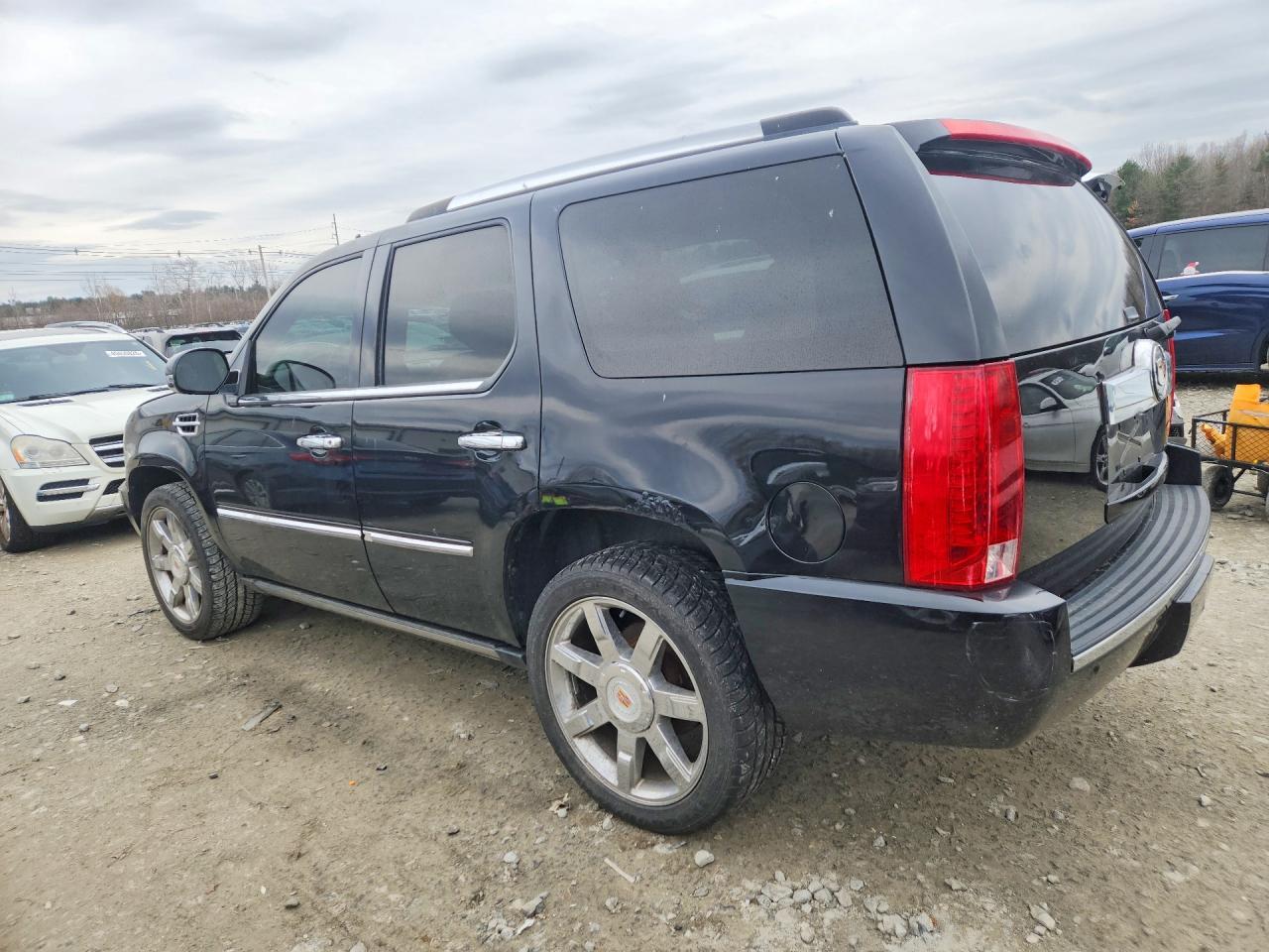 2010 CADILLAC ESCALADE