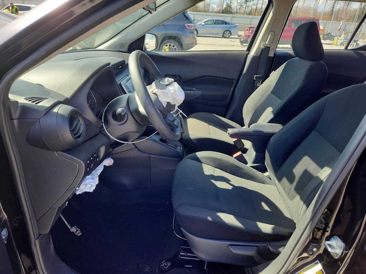 2024 NISSAN KICKS