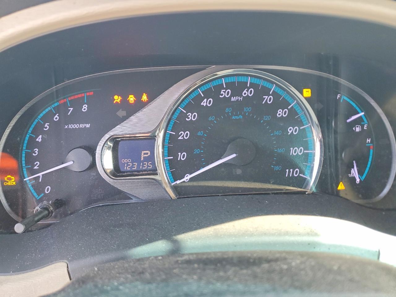 2011 TOYOTA SIENNA