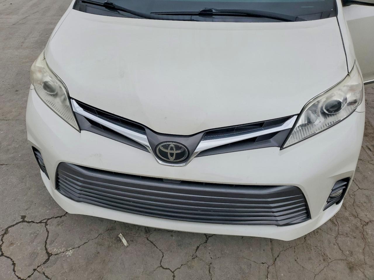 2018 TOYOTA SIENNA