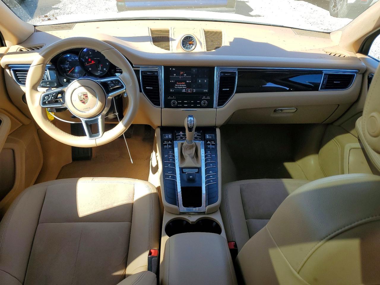 2017 PORSCHE Macan