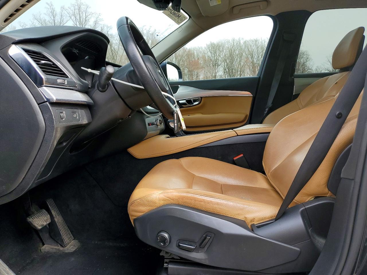 2016 VOLVO XC90