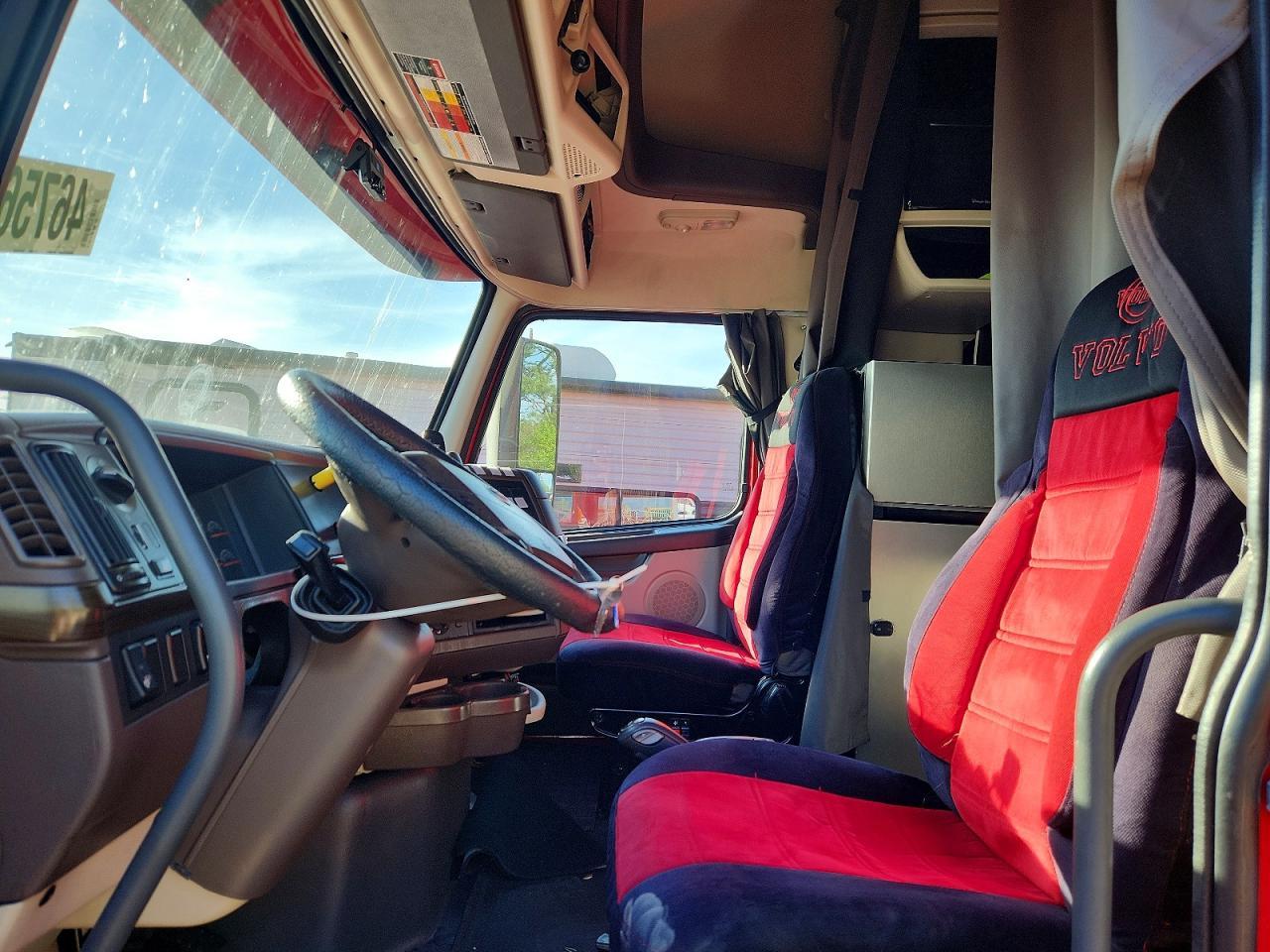 2016 VOLVO VNL