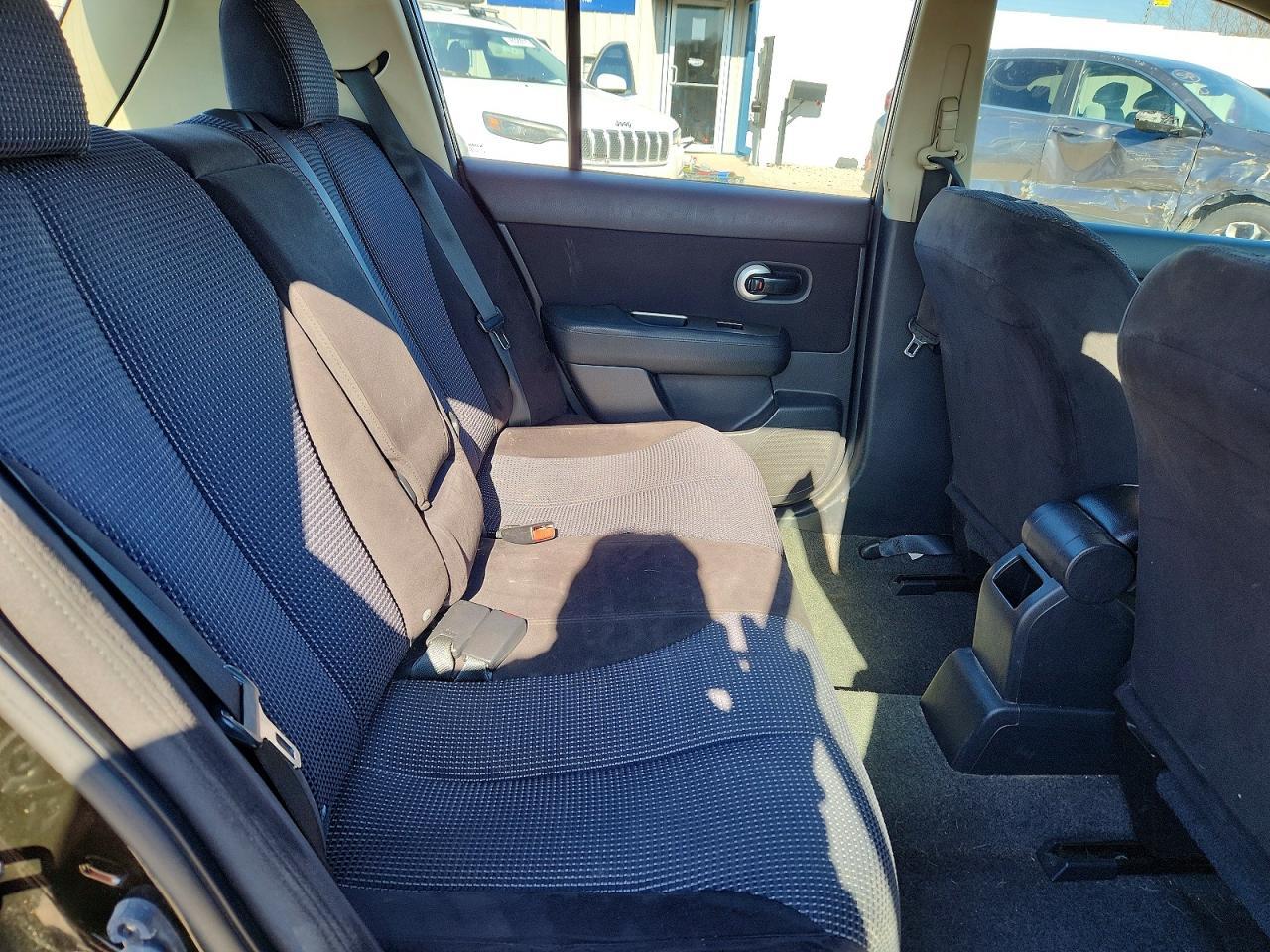 2011 NISSAN VERSA