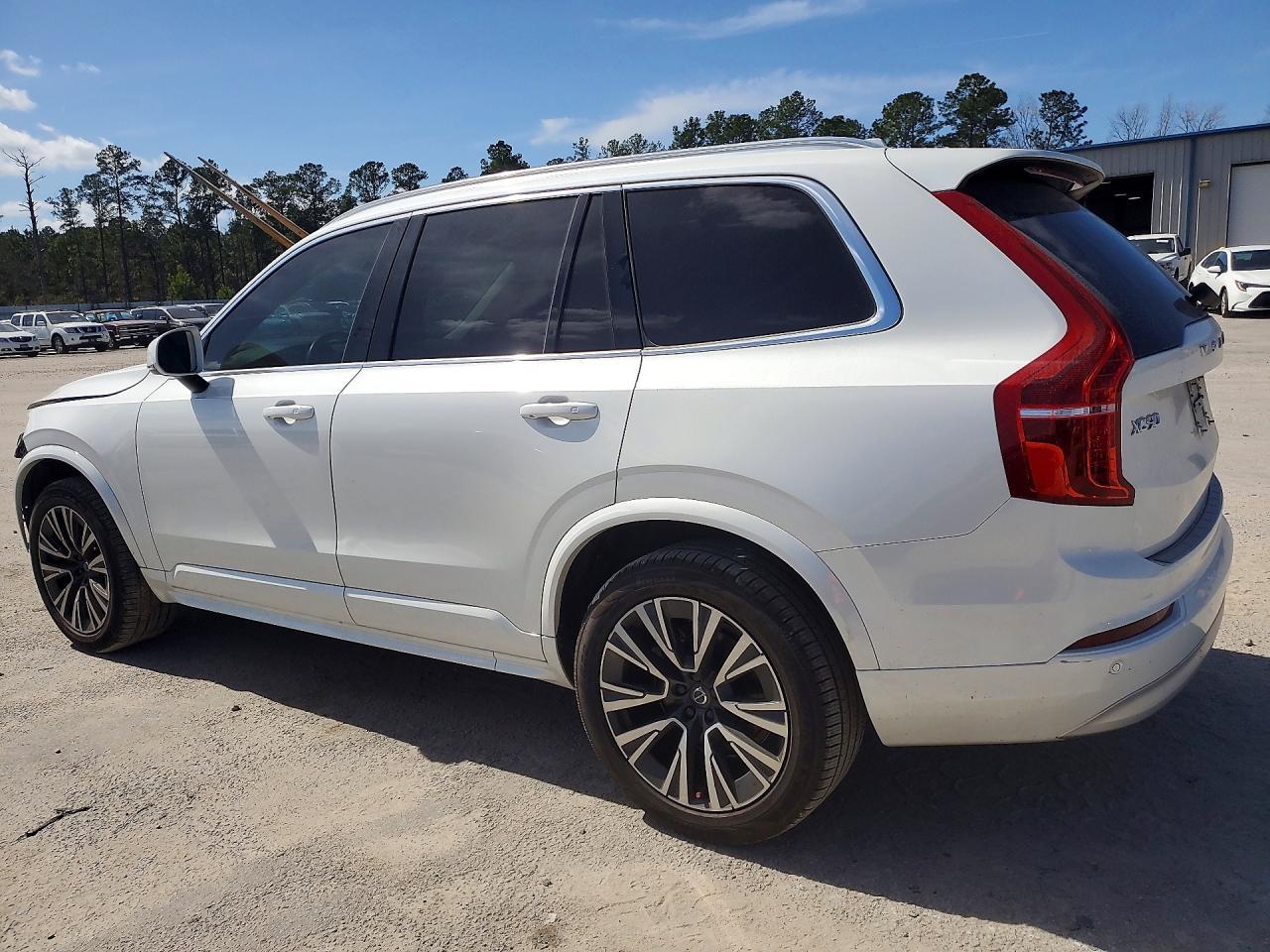 2022 VOLVO XC90