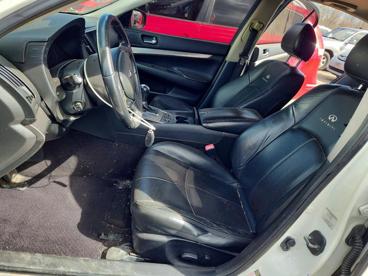 2011 INFINITI G37