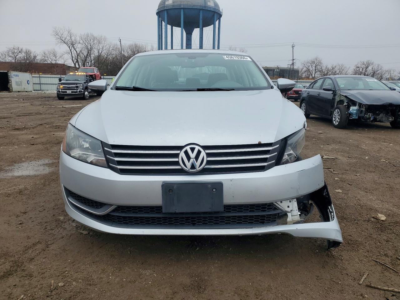 2012 VOLKSWAGEN Passat