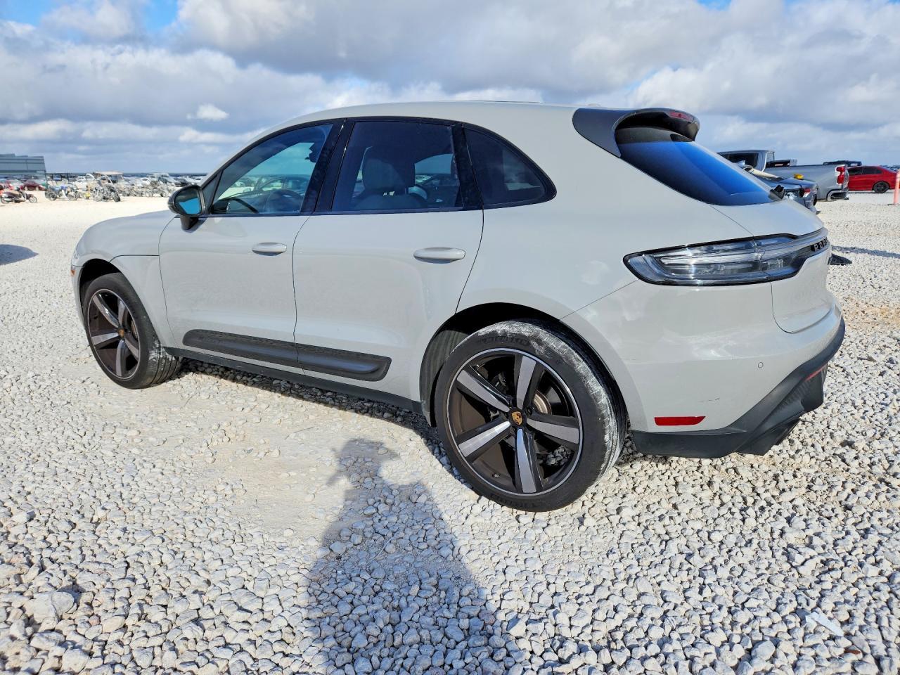 2024 PORSCHE Macan