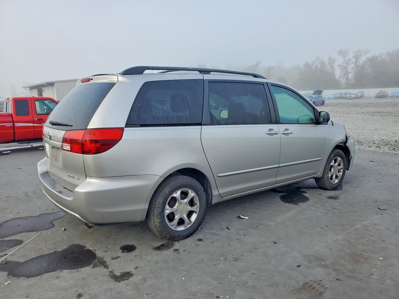 2004 TOYOTA SIENNA
