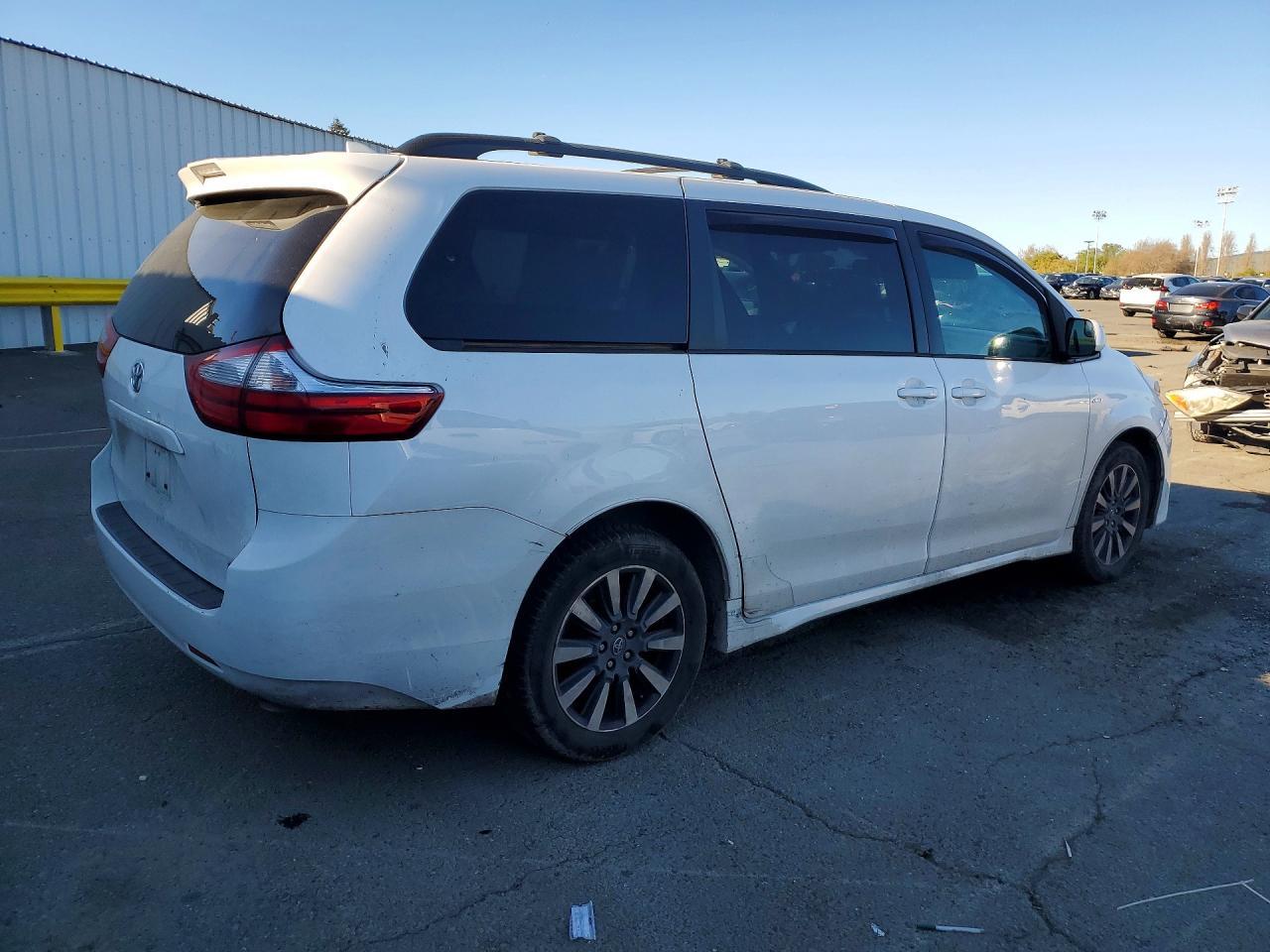 2018 TOYOTA SIENNA