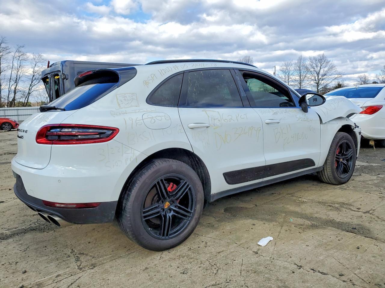 2018 PORSCHE Macan