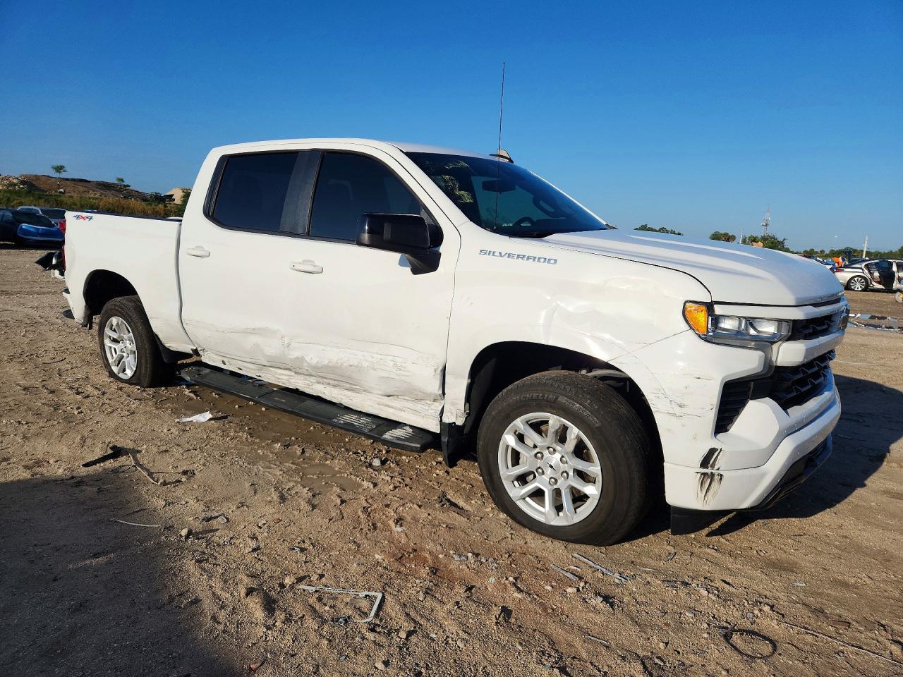 2024 CHEVROLET Silverado