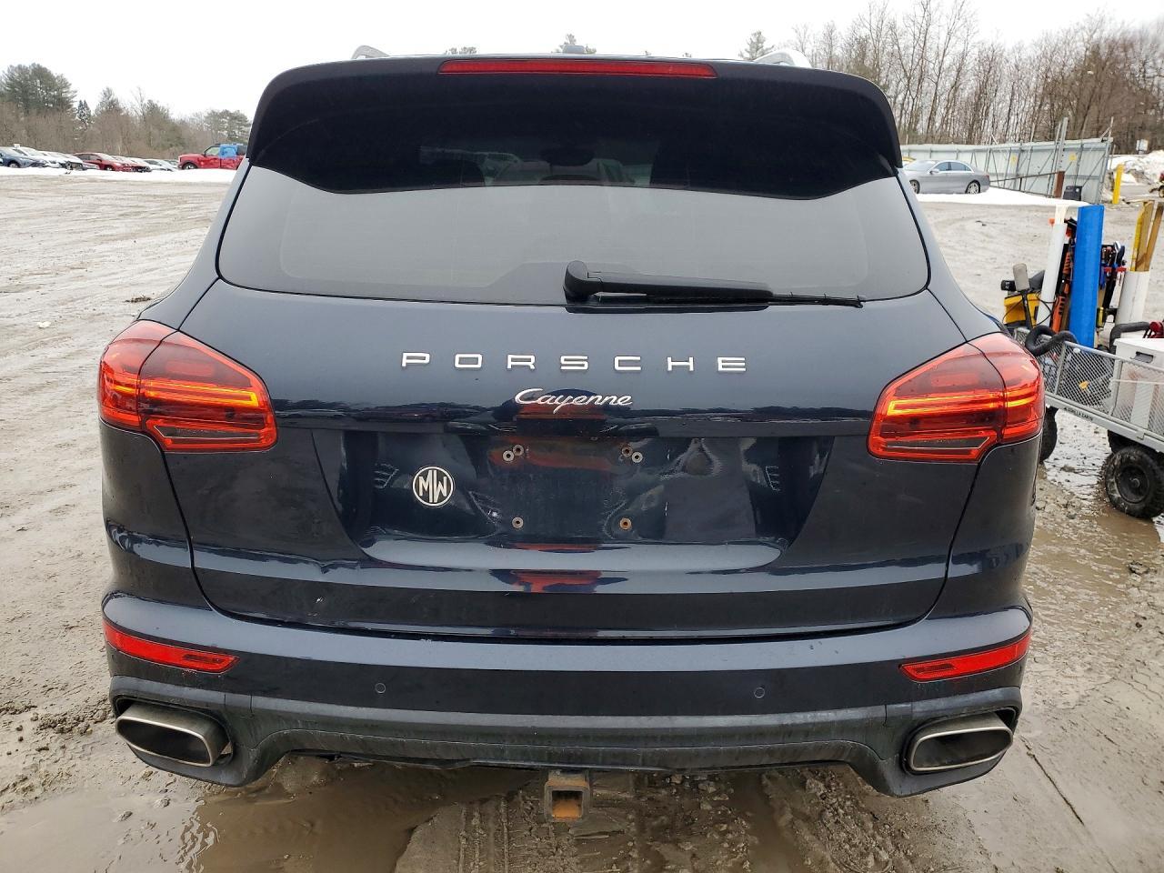 2016 PORSCHE CAYENNE