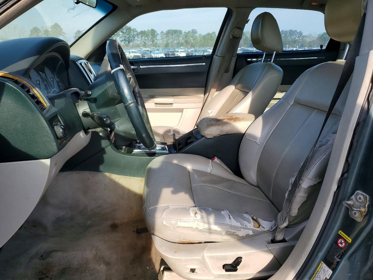 2005 CHRYSLER 300