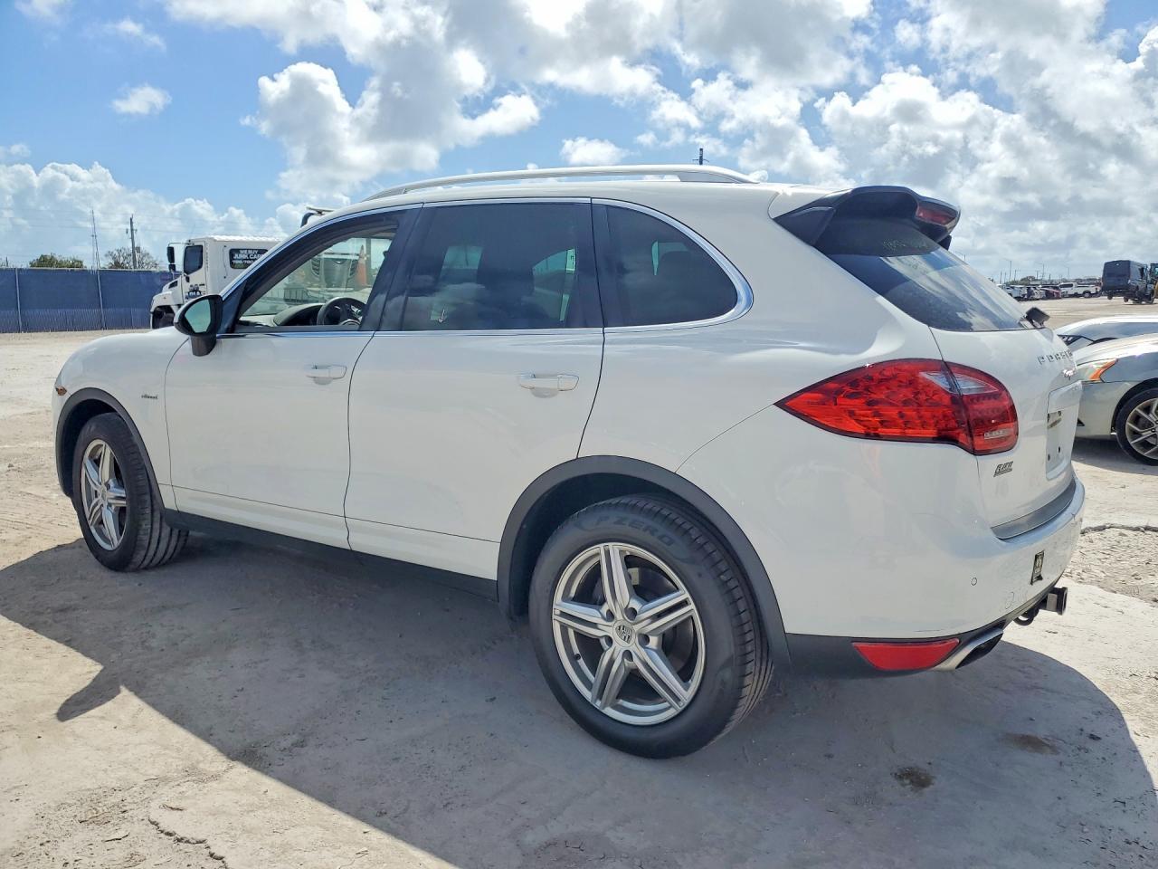 2013 PORSCHE CAYENNE