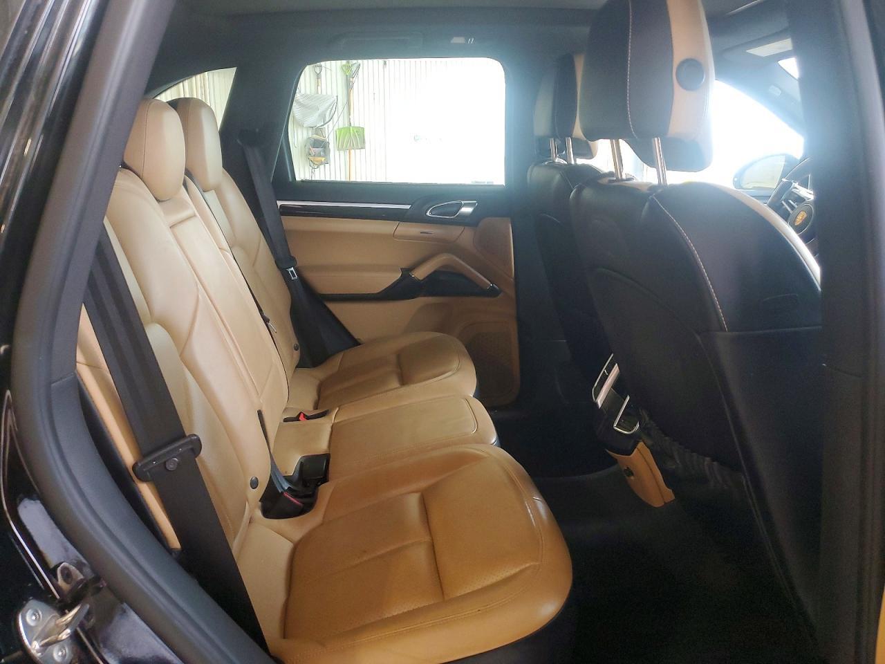 2015 PORSCHE CAYENNE