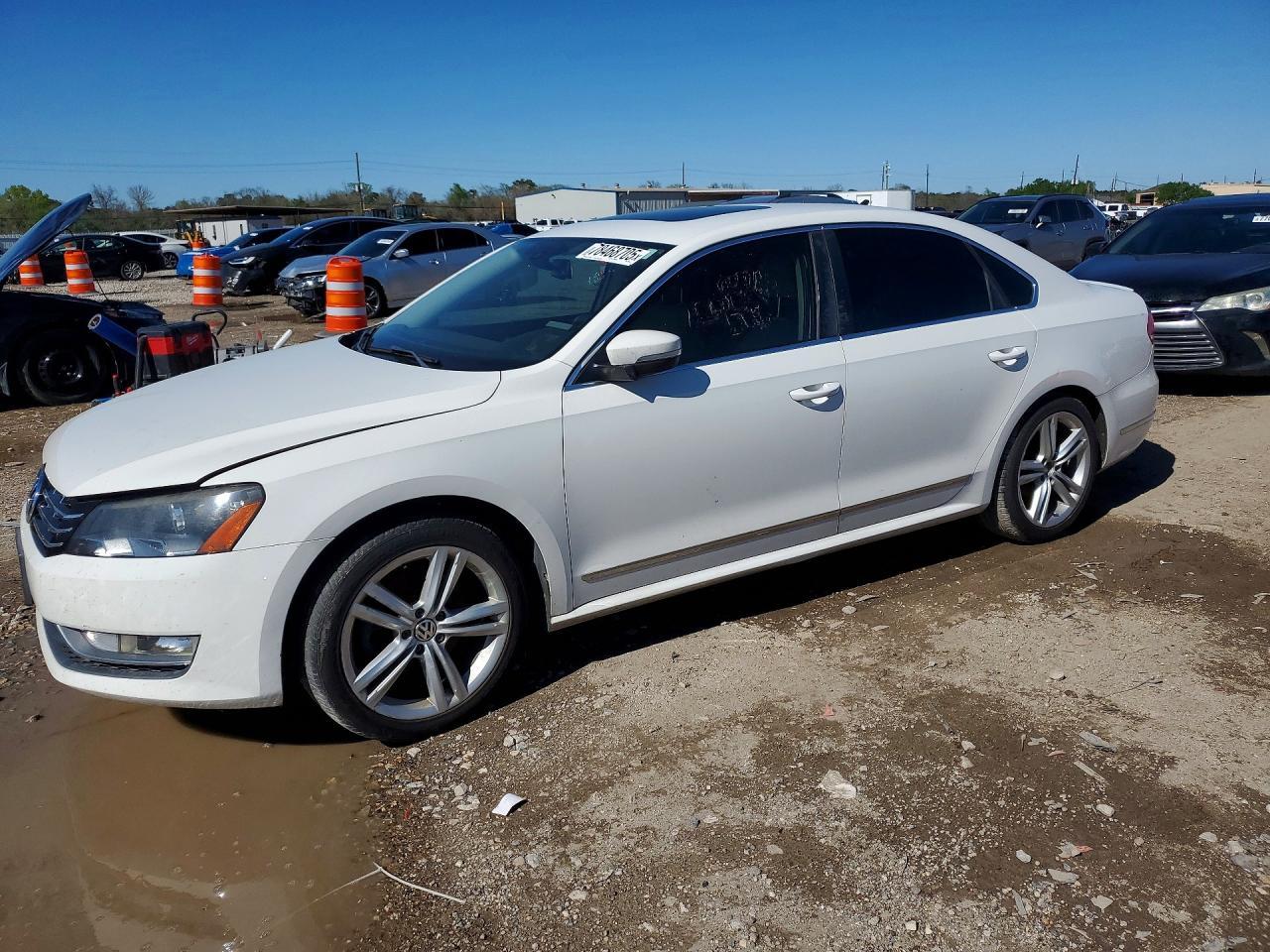 2014 VOLKSWAGEN Passat