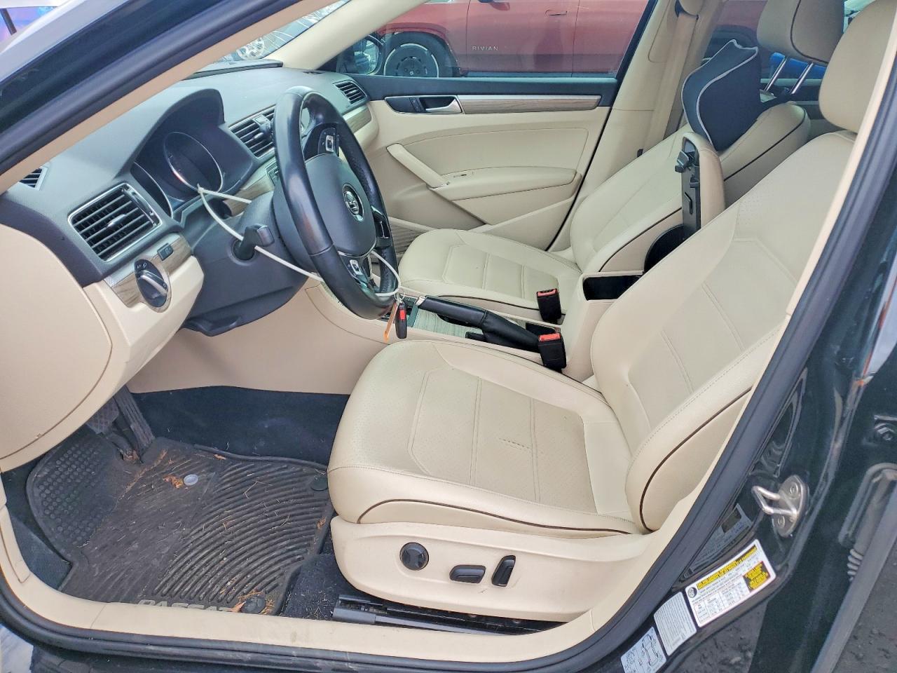 2016 VOLKSWAGEN Passat