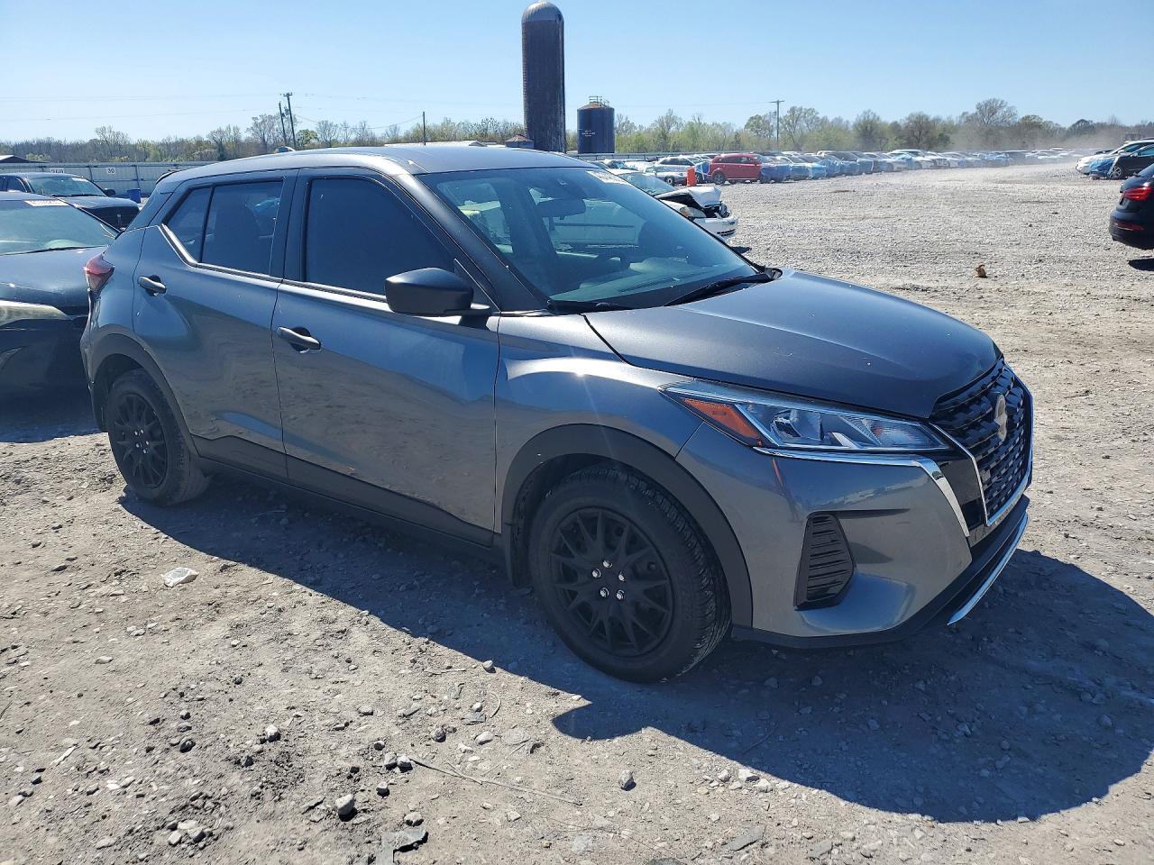 2023 NISSAN KICKS