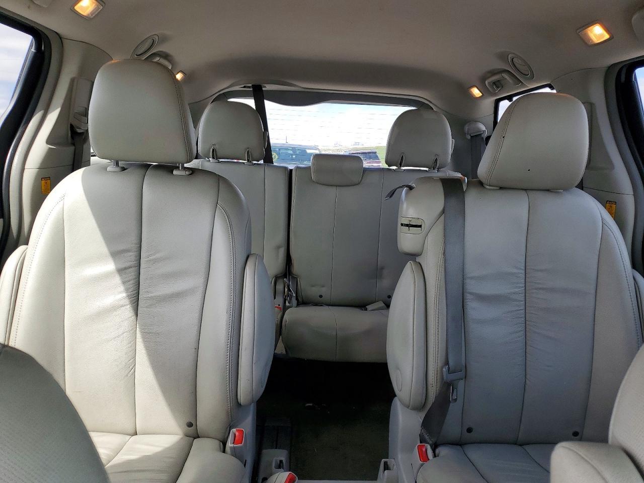 2012 TOYOTA SIENNA