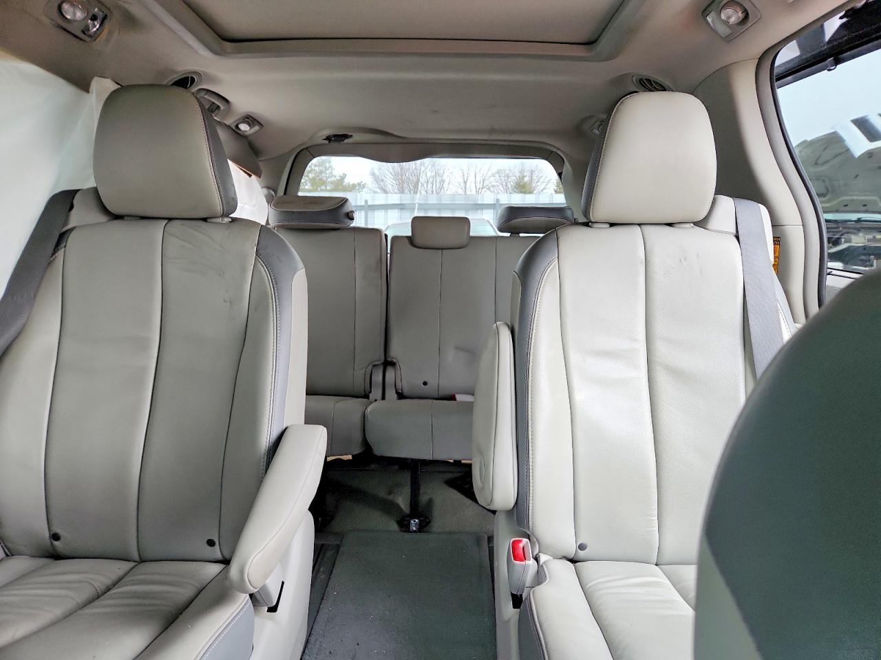 2014 TOYOTA SIENNA