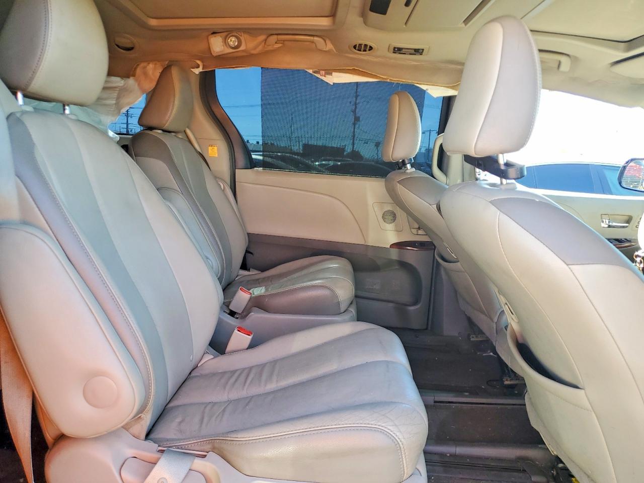 2012 TOYOTA SIENNA